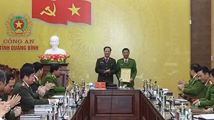 Khen thưởng thành tích phá chuyên án về pháo lớn nhất từ trước đến nay