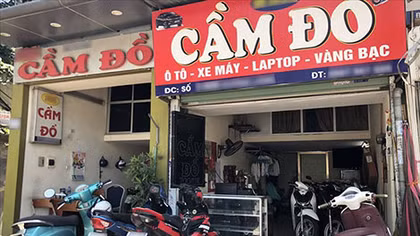 Cầm đồ được mùa, dân cá độ “cháy túi”