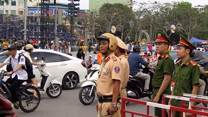 Sẵn sàng cho lễ hội Hoa Phượng đỏ