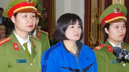 Giá trị thiêng liêng, sao lại nhạo báng, làm trò hề?!