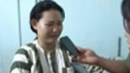 Video: “Bảo mẫu” đánh bé trai tử vong nói gì khi bị bắt?
