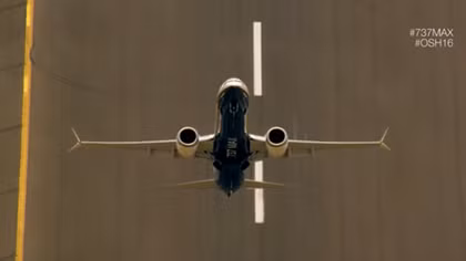Chiêm ngưỡng màn cất cánh dựng đứng của Boeing 737 MAX