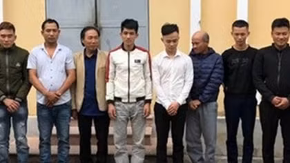 Đang say sưa sát phạt, 8 đối tượng cùng xóm bị tóm