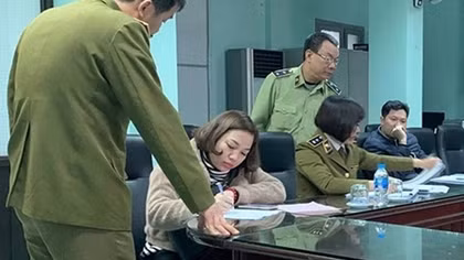 Phát hiện “kho” khẩu trang và nước rửa tay giả