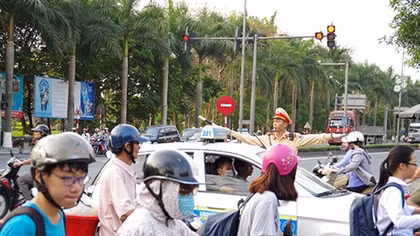Phục vụ nhân dân có kỳ nghỉ lễ an vui