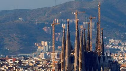 Tuyệt tác Vương cung thánh đường Sagrada Familia ở Barcelona
