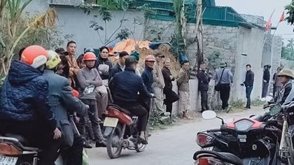 Vợ trọng thương, chồng và con nhỏ tử vong trong ngôi nhà bốc cháy