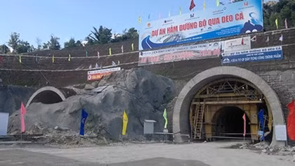 Phát động thi đua “100 ngày đêm vượt khó về đích” ở hầm đường bộ Đèo Cả