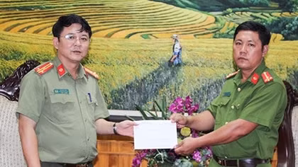Tặng nhà cho cán bộ Công an Lai Châu có hoàn cảnh khó khăn