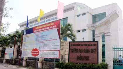 Hiệu trưởng dùng kinh phí nhà trường “mua” danh hiệu nhà lãnh đạo xuất sắc