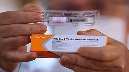 Tham nhũng ám ảnh cuộc đua vaccine COVID-19