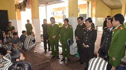 Thứ trưởng Nguyễn Văn Sơn kiểm tra công tác tại Trại tạm giam số 1, CATP Hà Nội