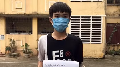 Dùng tiền giả trả nhân viên bưu điện rồi bỏ chạy
