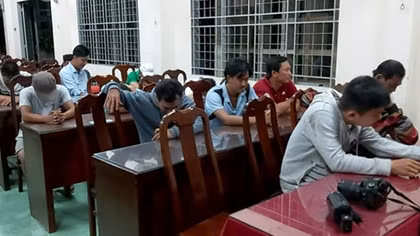 Triệt phá tụ điểm đá gà, tạm giữ 16 con bạc