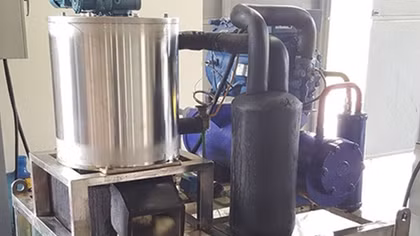 Việt Nam chế tạo thành công máy làm đá tuyết từ nước biển