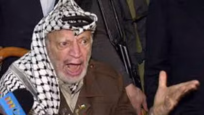 Ông Yasser Arafat đã thoát khỏi âm mưu ám sát như thế nào?