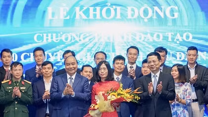 Thủ tướng chứng kiến khởi động chương trình đào tạo 100 chuyên gia chính phủ điện tử