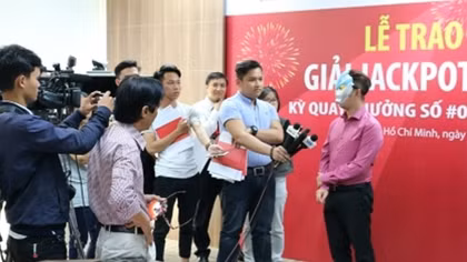 Người trúng độc đắc Vietlott được trả thưởng bí mật ra sao?