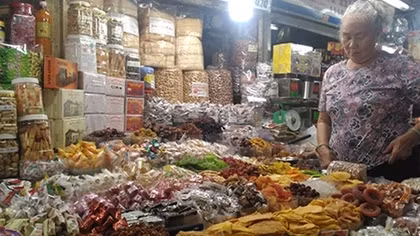 Kiểm soát thị trường bánh kẹo Tết