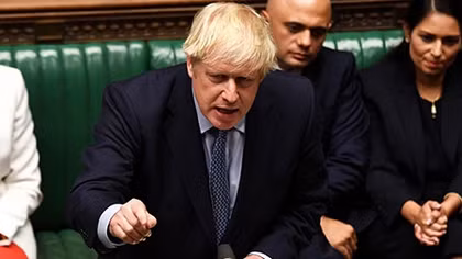Brexit: "Trống đánh xuôi, kèn thổi ngược"