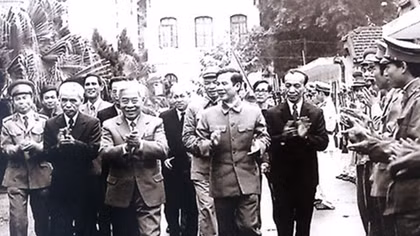 Đồng chí Phạm Hùng với phong trào học tập, thực hiện sáu điều Bác Hồ dạy CAND