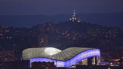 EURO 2016 khởi tranh trong nguy cơ khủng bố: Không gì thắng được tình yêu 