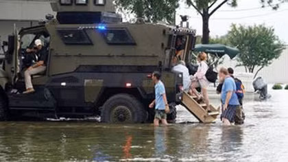 Bang tây nam nước Mỹ bị tàn phá nặng nề vì siêu bão Harvey