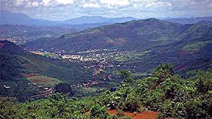 Đường đến mỏ ngọc bích Hpakant ở Myanmar