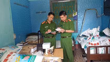 Hơn 2 tấn mì chính giả hàng hiệu bị tóm ở Nam Định