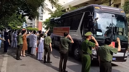 Thêm 120 y, bác sĩ CAND lên đường chi viện cho Bệnh viện dã chiến số 2 Bắc Giang