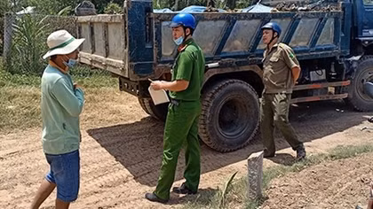 Xử lý nghiêm tình trạng “bán đất phù sa” tại Trà Vinh