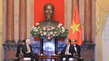 Chủ tịch nước Trần Đại Quang tiếp Thượng nghị sĩ Hoa Kỳ John McCain