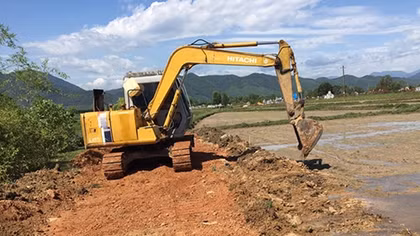 Doanh nghiệp tự ý múc đất ruộng của dân để thi công dự án