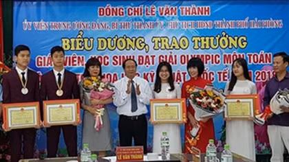 Hài Phòng thưởng "khủng" cho học sinh đoạt giải quốc tế