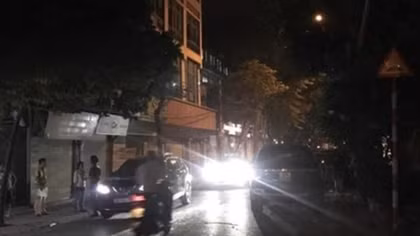 Ô tô mất lái hất tung đôi vợ chồng khiến bà bầu trọng thương
