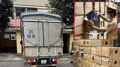 Phát hiện xe tải chở 122.500 khẩu trang không rõ nguồn gốc xuất xứ