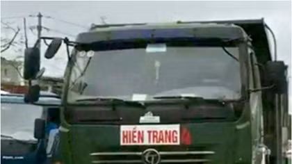 Thông tin về vụ việc lái xe tải đâm hỏng xe của CSGT-TT