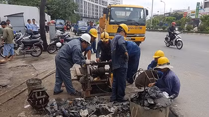 Chi 700 tỷ đồng vớt rác trên kênh rạch mỗi năm nhưng vẫn ô nhiễm