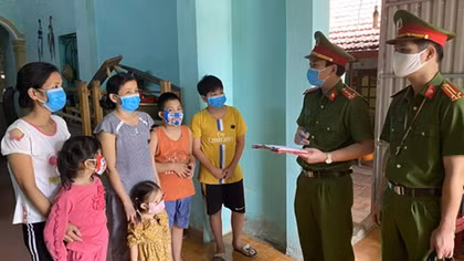 “Đến từng ngõ, gõ từng nhà” để ngăn ngừa lây lan dịch COVID-19