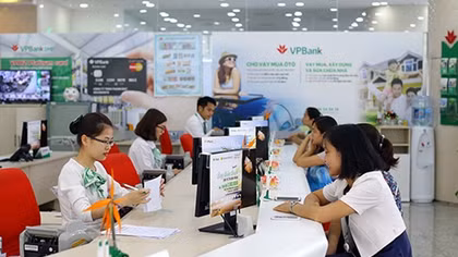 Ngân hàng tiết giảm chi phí, hạ lãi suất cho vay