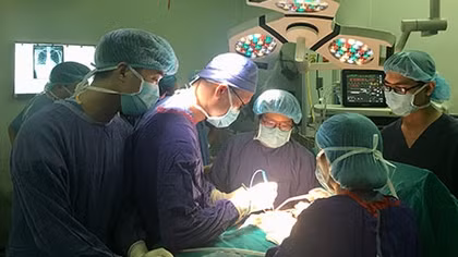 Khốn khổ vì làm đẹp