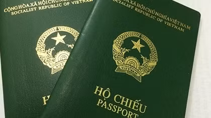 Bóc gỡ đường dây đưa người trốn sang châu Âu bằng hộ chiếu của người khác