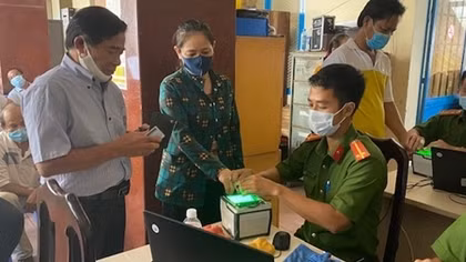 Cấp căn cước công dân gắn chip điện tử cho người dân xứ biển