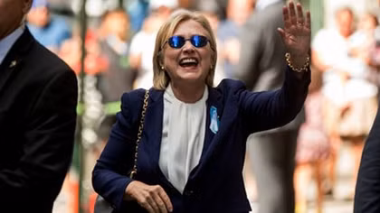 Cú ngã “nguy hiểm” của bà Hillary Clinton