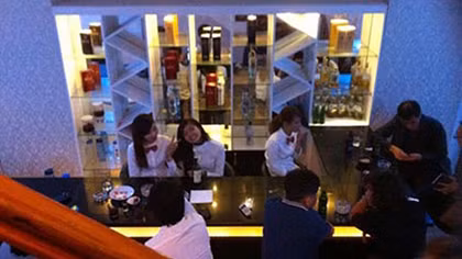 Thâm nhập những quán bar “ba không” ở Hà Nội