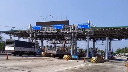 Thu phí tự động không dừng: Chỉ 23,4% xe sử dụng
