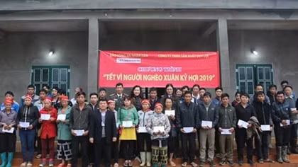 200 suất quà Tết sớm đến với đồng bào nghèo tỉnh Lào Cai