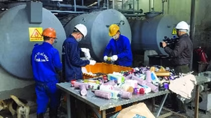 Tiêu hủy trên 1 tấn mỹ phẩm không rõ nguồn gốc