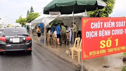 Nửa đêm “thông chốt” vào vùng dịch tìm phòng hát karaoke
