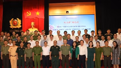 Bộ Công an gặp mặt Lớp bồi dưỡng kiến thức Quốc phòng, An ninh khóa 75 - đối tượng 1